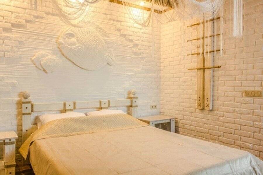 Стандартный двухместный с дополнительным местом и боковым видом на море