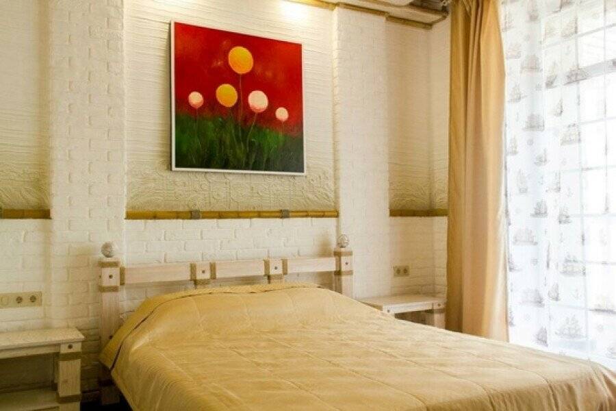 Стандарт плюс с боковым видом на море